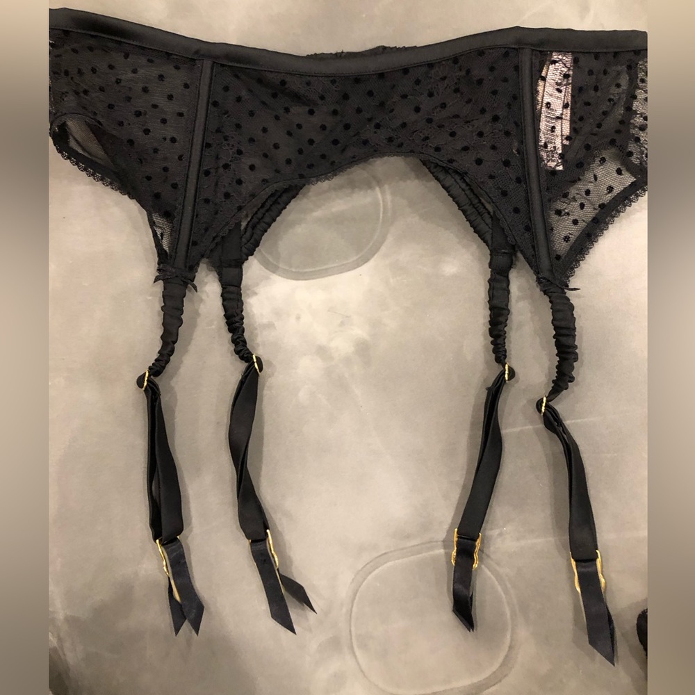 BUNDLE 10 for $10 NWT Victoria’s Secret stay up garter